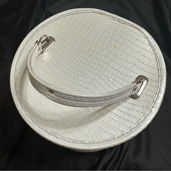Vintage Mid Century Pearlescent Ivory faux croc hat box cosmetic box - Picture 4 of 15